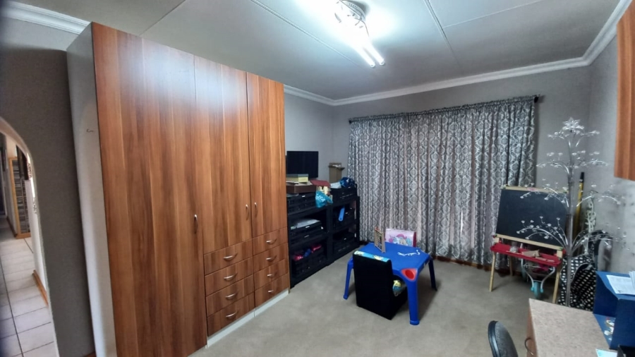 4 Bedroom Property for Sale in Van Der Hoff Park North West